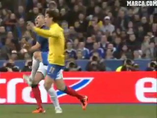 Grave faute d'Hernanes sur Benzema