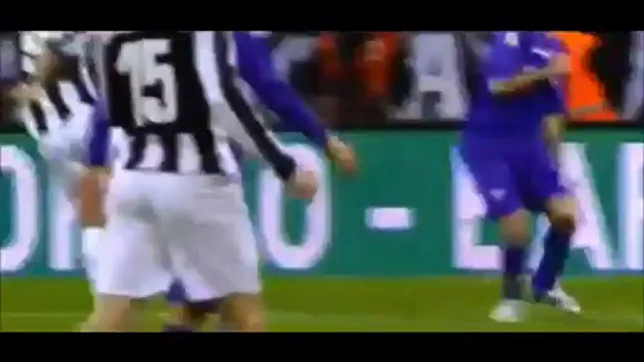 La volée de Mirko Vucinic pour la Juventus de Turin