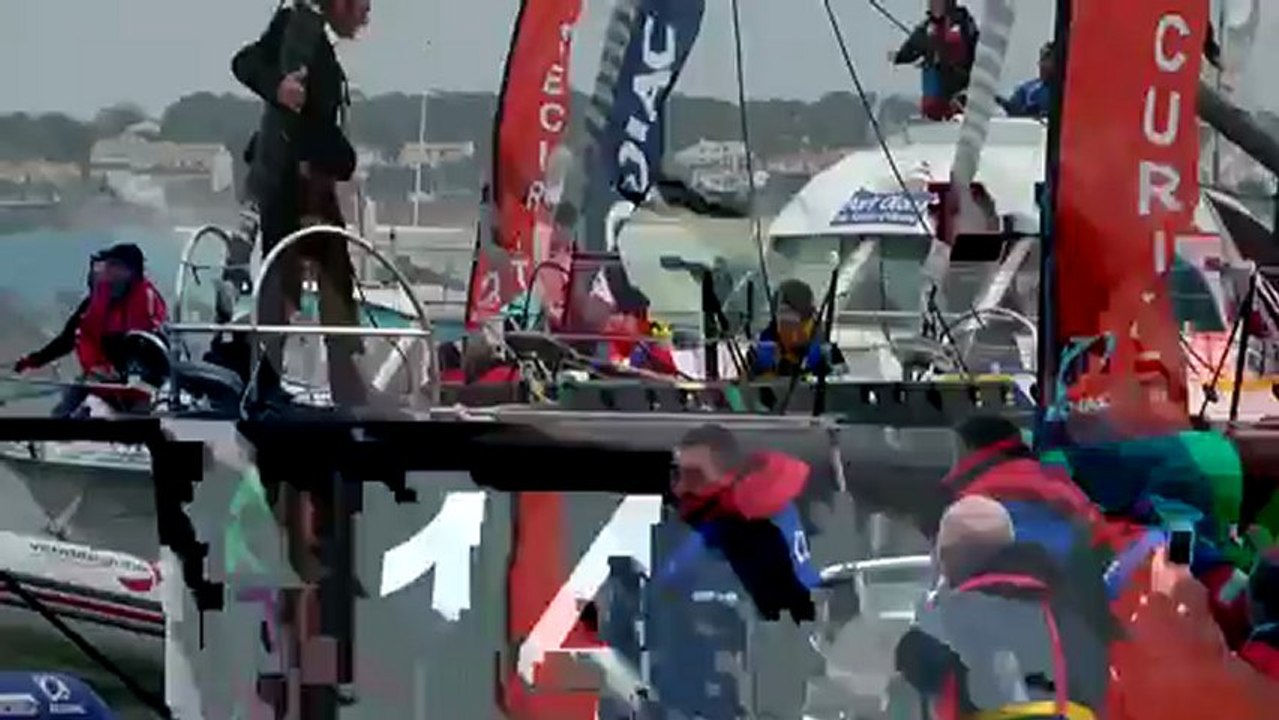 Vendee Globe 2013 Arrivée Arnaud Boisssière sur Akena teamsportvendee.fr E-B (4)