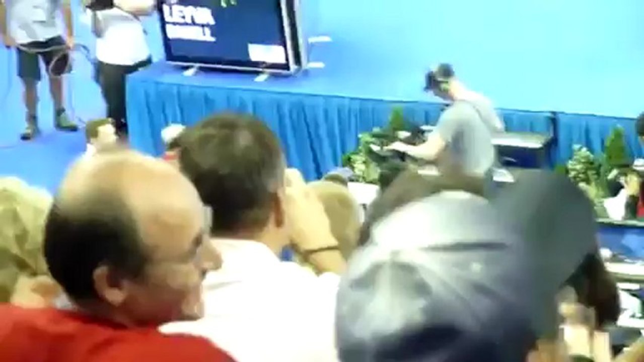 Treinador sofre e de que maneira ao assistir à prestação do seu atleta