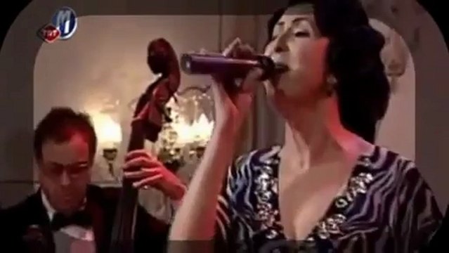 Melihat Gülses Gül ağacı değilem _Her gelene eğilem