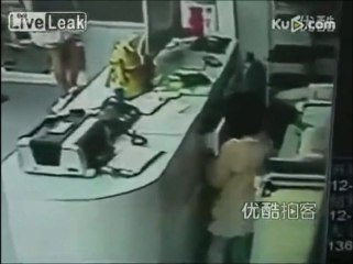 Chine : Enceinte, elle envoie sa fille voler la caisse d'un magasin