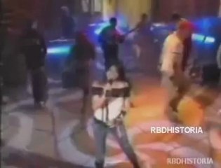 RBD en Homenaje Al Chespirito cantando Rebelde