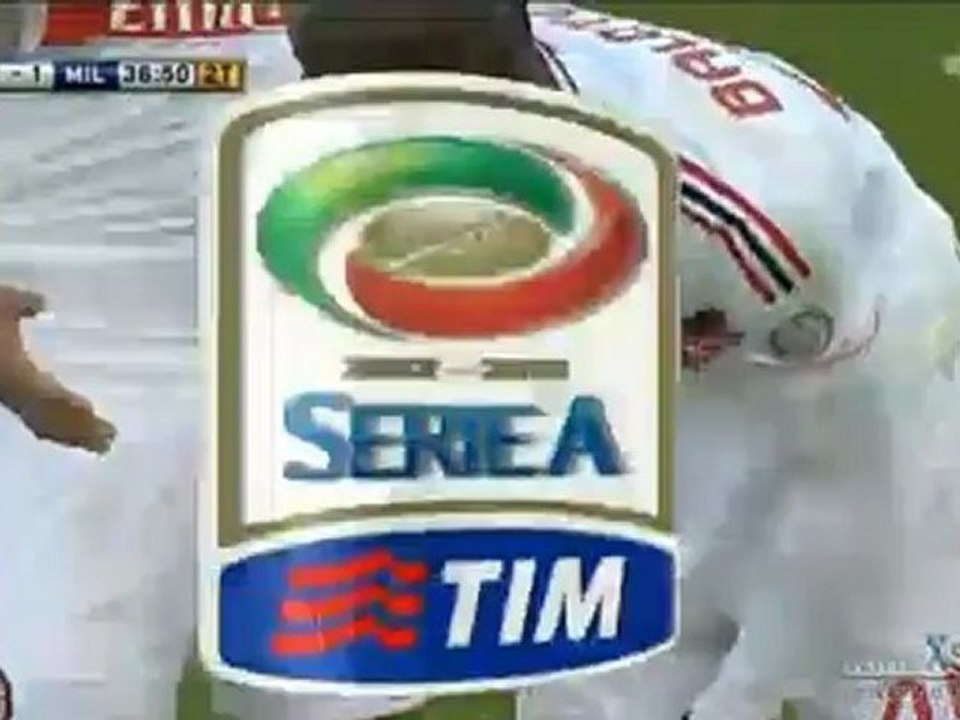 Gol de Mario Balotelli de penalty (Milan) vs Cagliari