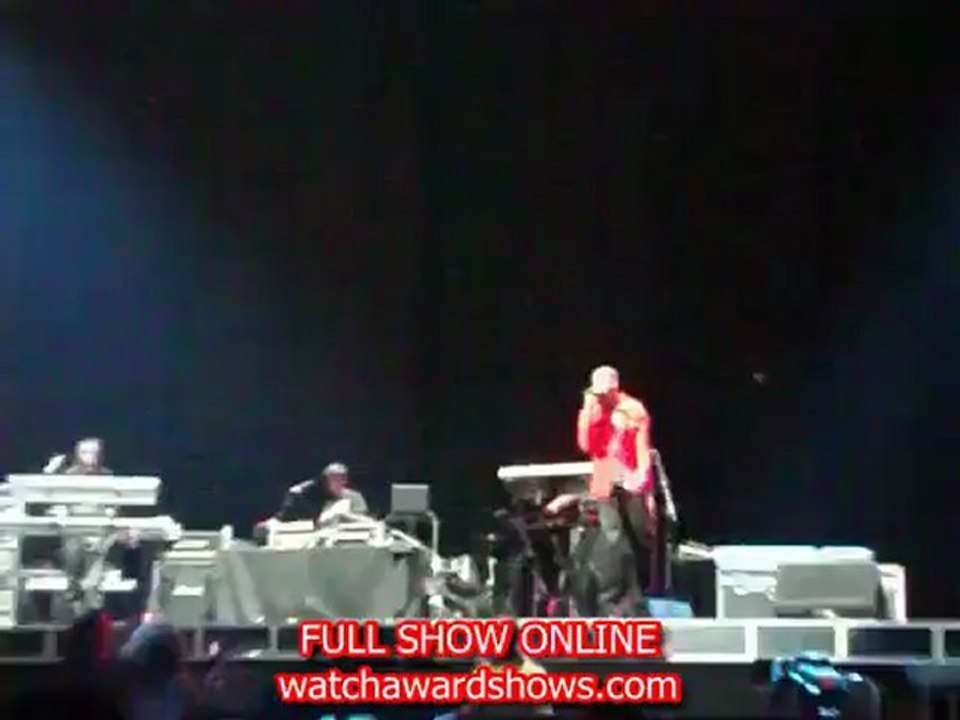 #Keith Urban presents Grammys 2013