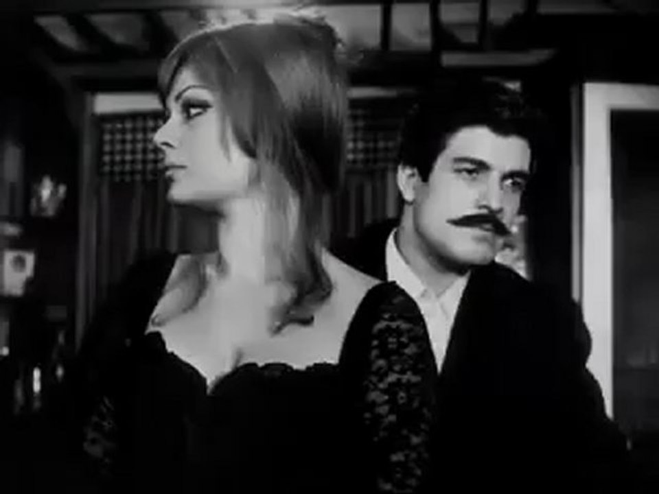 Fİkret Hakan -Zeki Müren Şimdi uzaklardasın,gönül hicranla dolu.