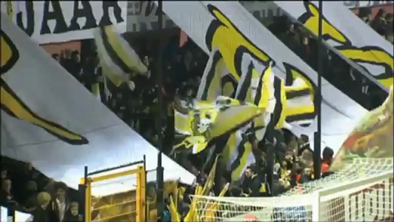 Jupiler League: Hazards 25-Meter-Bumms im Verfolgerduell