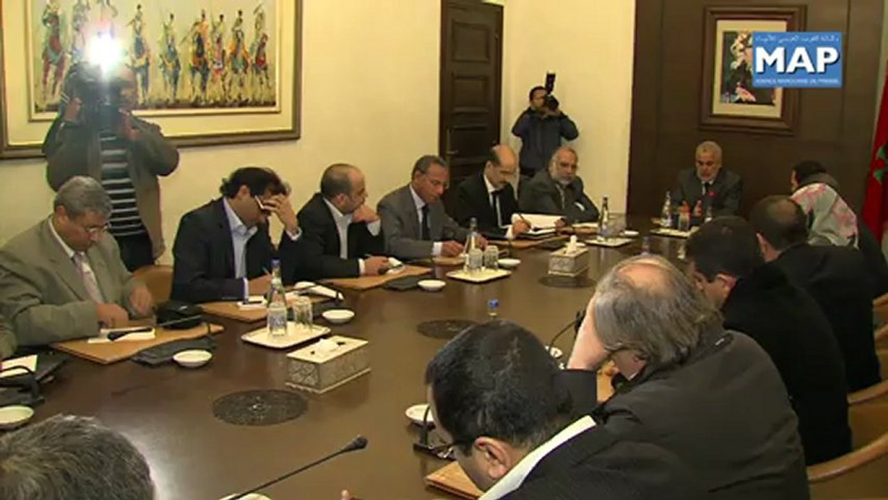 رئيس الحكومة يستقبل وفدا من الصحفيين العرب