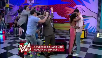 Vocalista Psirico pede Sabrina Sato em casamento