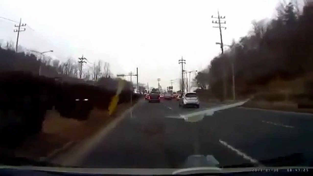 İnanılmaz Bir Trafik Kazası!!