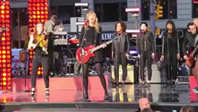 Taylor Swift Disses Styles at Grammys