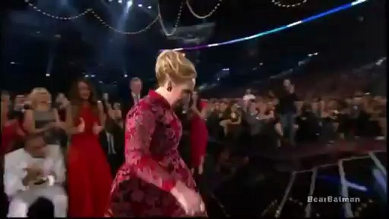 #Fan attack Adele Grammys 2013