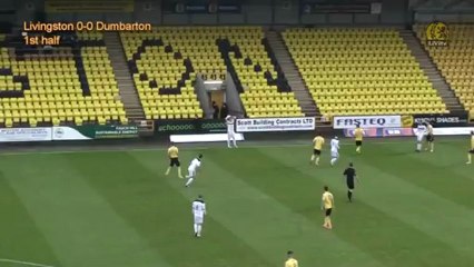 Un spectaculaire amorti de la poitrine suivi d'un retourné !