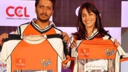 Ritesh Deshmukh and Genelia at CCL Veer Marathi Team Tieup !