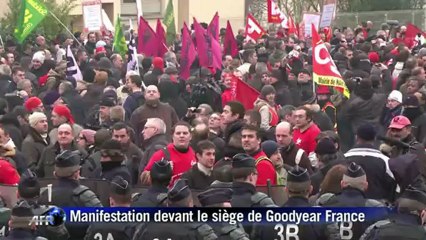 Des centaines de salariés devant le siège de Goodyear France