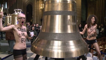 Les Femen à Notre-Dame pour "fêter le départ du pape"