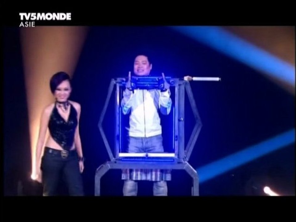 J C Sum & Magic Babe Ning Illusions Le Plus Grand Cabaret Du Monde 2012