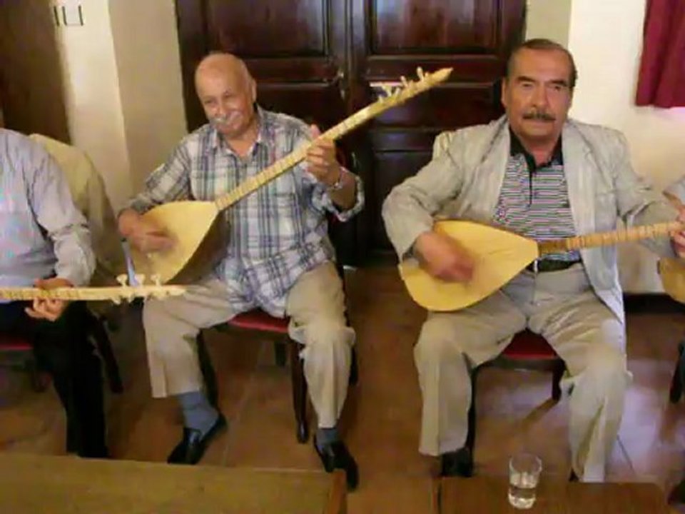 BACACILAR YÜKSEK YAPAR BACAYI  ( Haluk Balaban Arşiv )