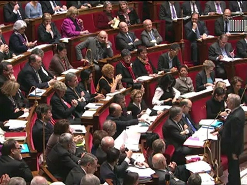 Mariage homo: Ayrault rend hommage aux députés et à Taubira