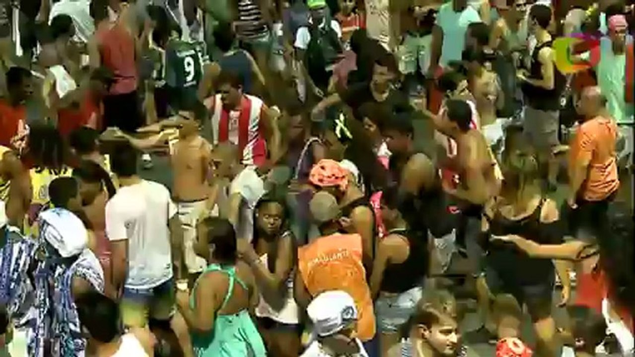 Largadinho, por Claudia Leitte  Carnaval 2013