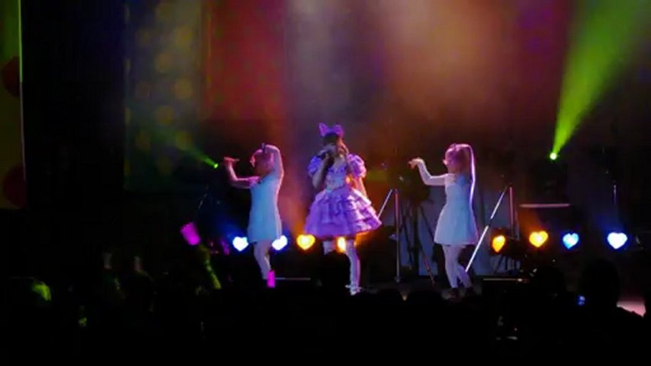 Kyary Pamyu Pamyu Ninjyari Bang Bang lors deson concert à La Cigalle de Paris