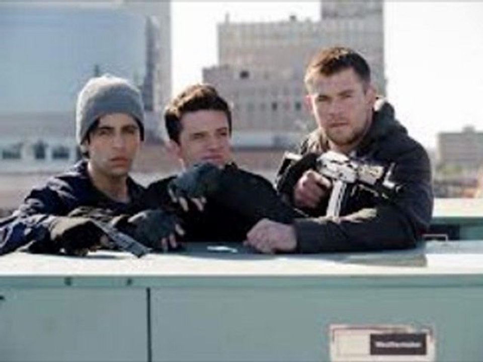 Red Dawn (2012)  watch online  www.hdmoviespool.com