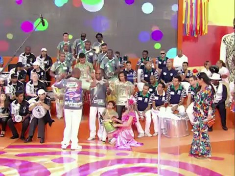 Menor ritmista do país, o pequeno Lucas mostra talento para a folia