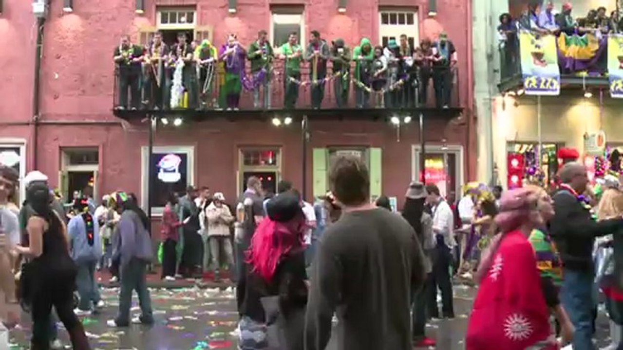 La folie du Mardi Gras descend sur la Nouvelle-Orléans