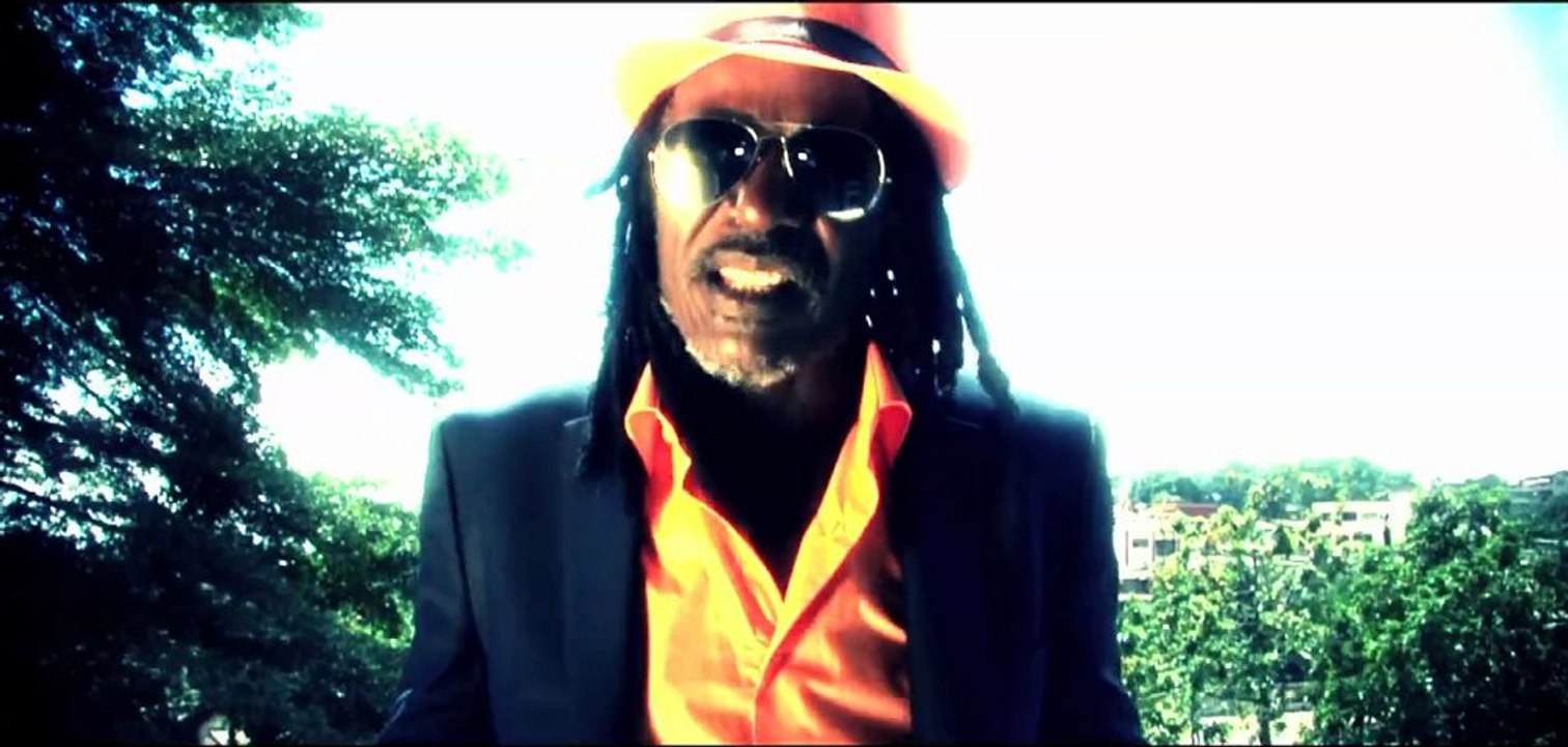 ALPHA BLONDY - J'ai tué le commissaire mais pas le brigadier