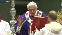 Benoit XVI célèbre la messe des Cendres à la Basilique Saint-Pierre