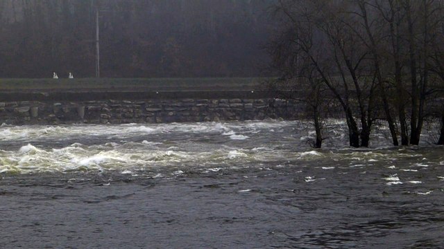 Barrage de Mauzac en Dordogne(14 Fevrier 2013)