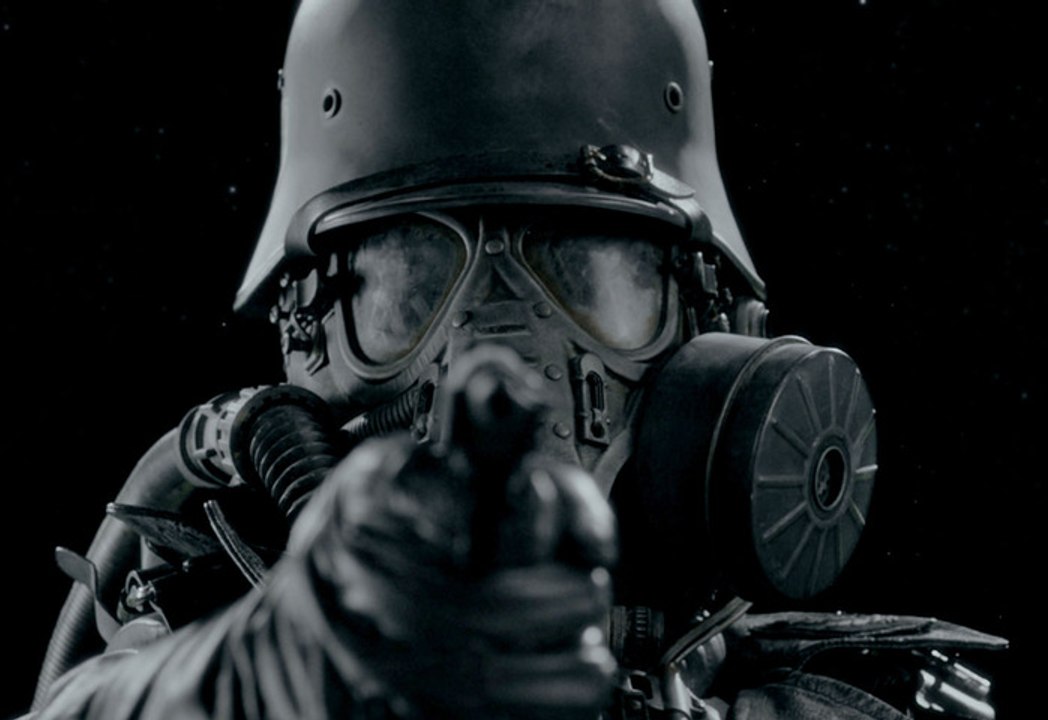 IRON SKY - Les premières minutes du film - VOST