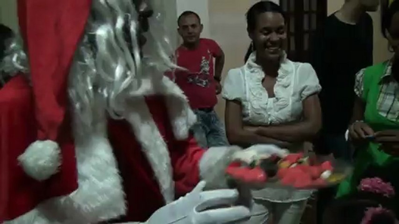 Salsa ,Noel et Nouvel An avec PAPA NOEL à Cuba.SALSA Fete CUBA AVEC DANSACUBA DEC 2012