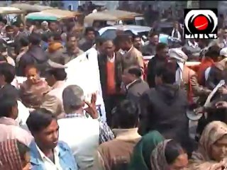 माध्यमिक वित्त विहीन शिक्षकों का विधान भवन के सामने प्रदर्शन