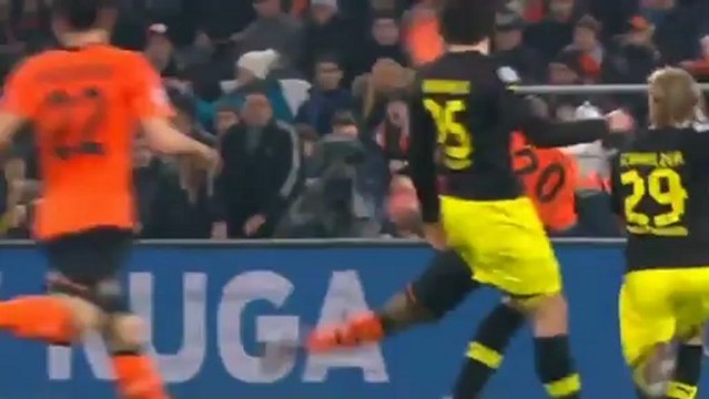 Douglas Costa marque un but superbe avec le Shakhtar face au Borussia Dortmund