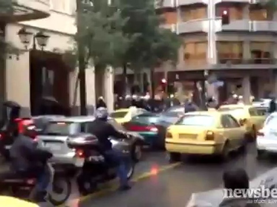 Κατάληψη στο γραφείο του Μέργου