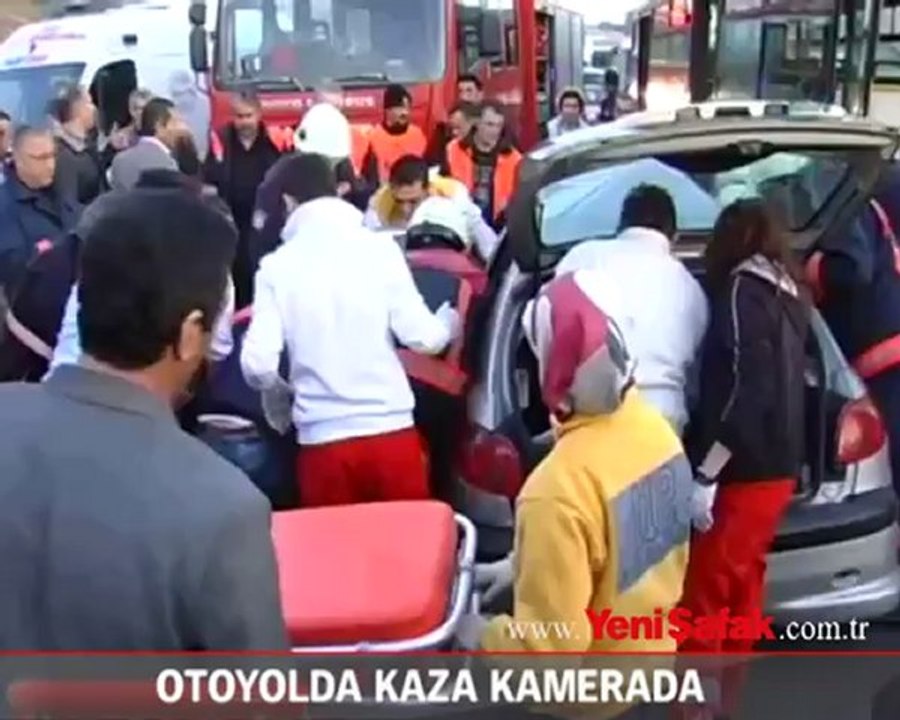 Otoyolda kaza kamerada
