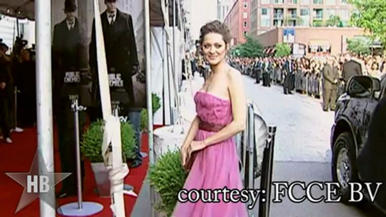 Marion Cotillard Wardrobe Malfunction at Bafta 2013