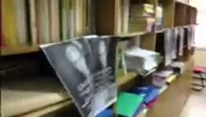 Εσωτερικά πλάνα από το γραφείο του Μέργου