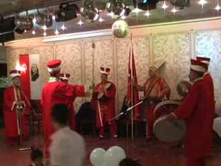 Descargar video: Genç Osman - MEHTER, MEHTERAN TAKIMI - Küçük Mehter Grubu Mehteran Ekibi