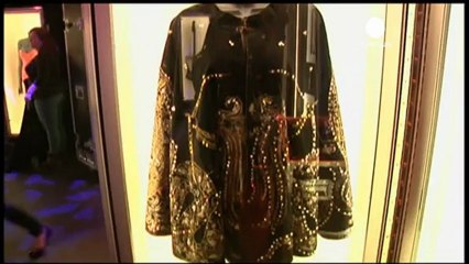 Dead rock star memorabilia begins US tour