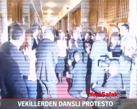 Vekillerden danslı protesto