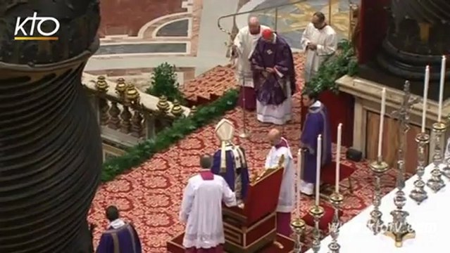 Cardinal Bertone : Sainteté, vous avez su porter Dieu aux hommes et les hommes à Dieu