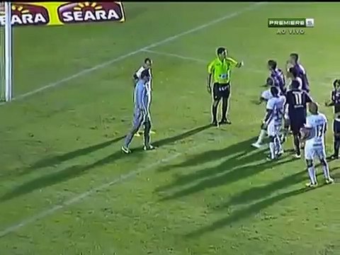 Le cafouillage monstre dans la surface de réparation d'une équipe brésilienne