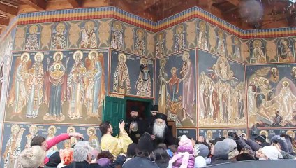 Parintele Justin de ziua lui, la 94 de ani, intampinat de credinciosi