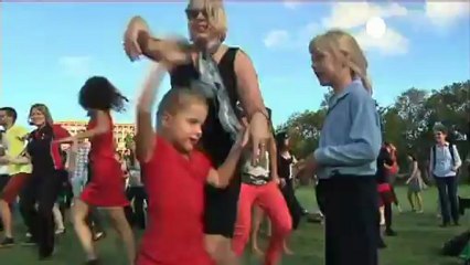 Tüm dünyada binlerce kadın ortak protesto gösterisi...