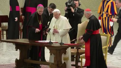 Jornal diz que queda motivou saída do papa