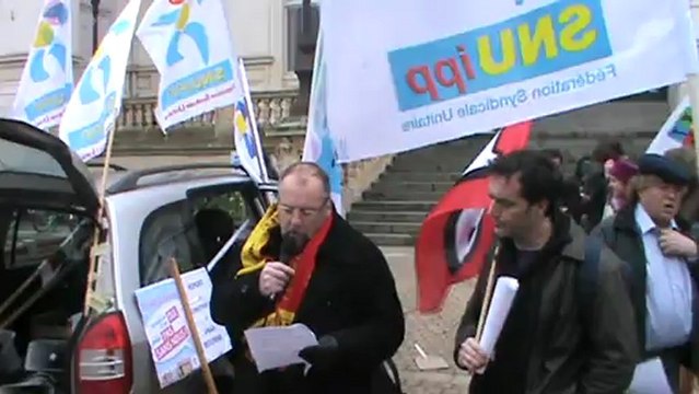 rassemblement éducation à NIORT le 12/02/2013 prise de parole devant hôtel de ville