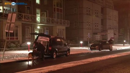 Politie valt woningt in Veendam binnen - RTV Noord