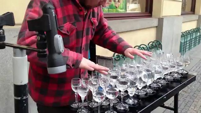 Hallelujah sur des verres en cristal